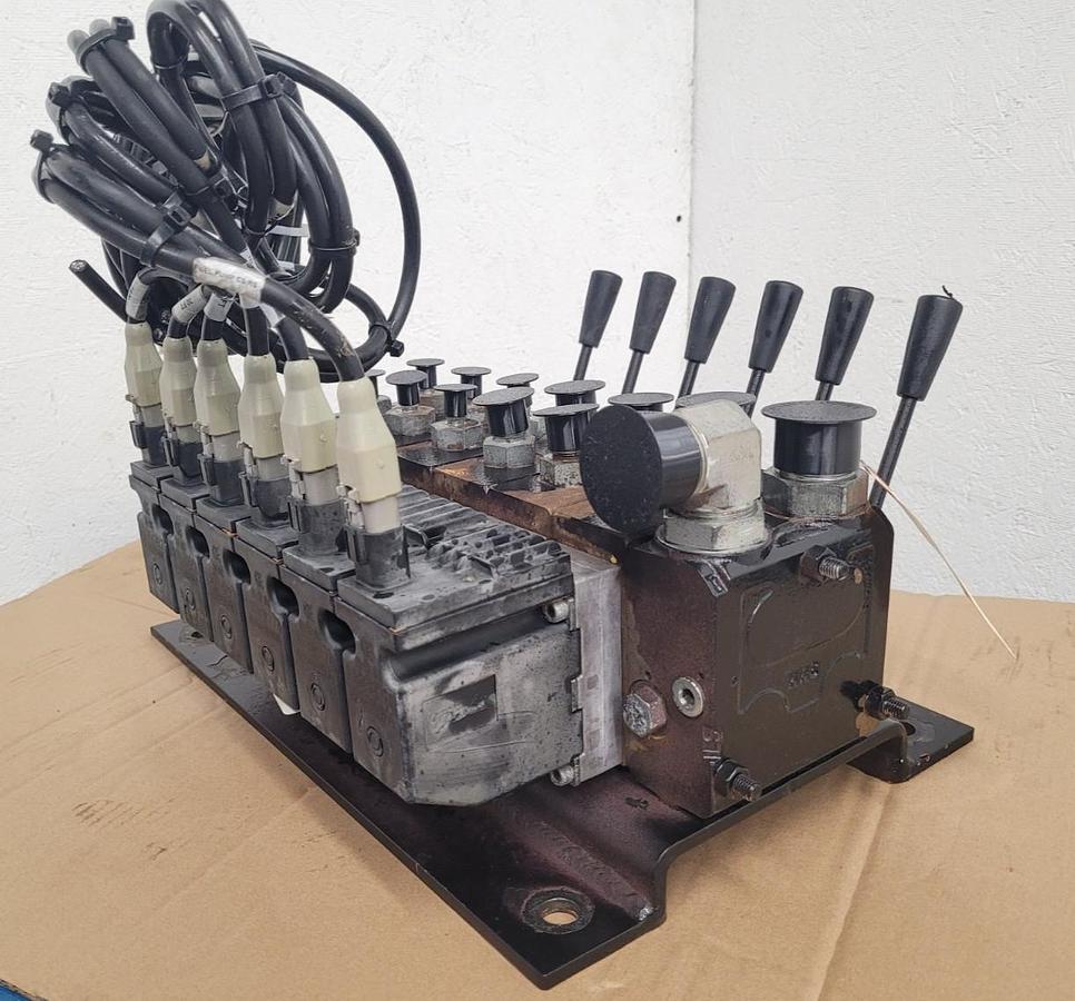 AMAT Applied Materials 0190-89628 5-Port Pneumatic Manifold Lot of 2 New Spare