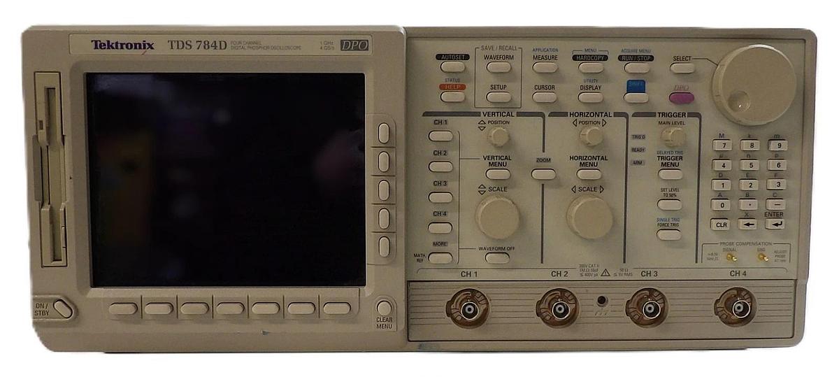 Used Tektronix TDS 784D 4-Channel Digital Oscilloscope 05 13 1F HD 2M 2F Untested