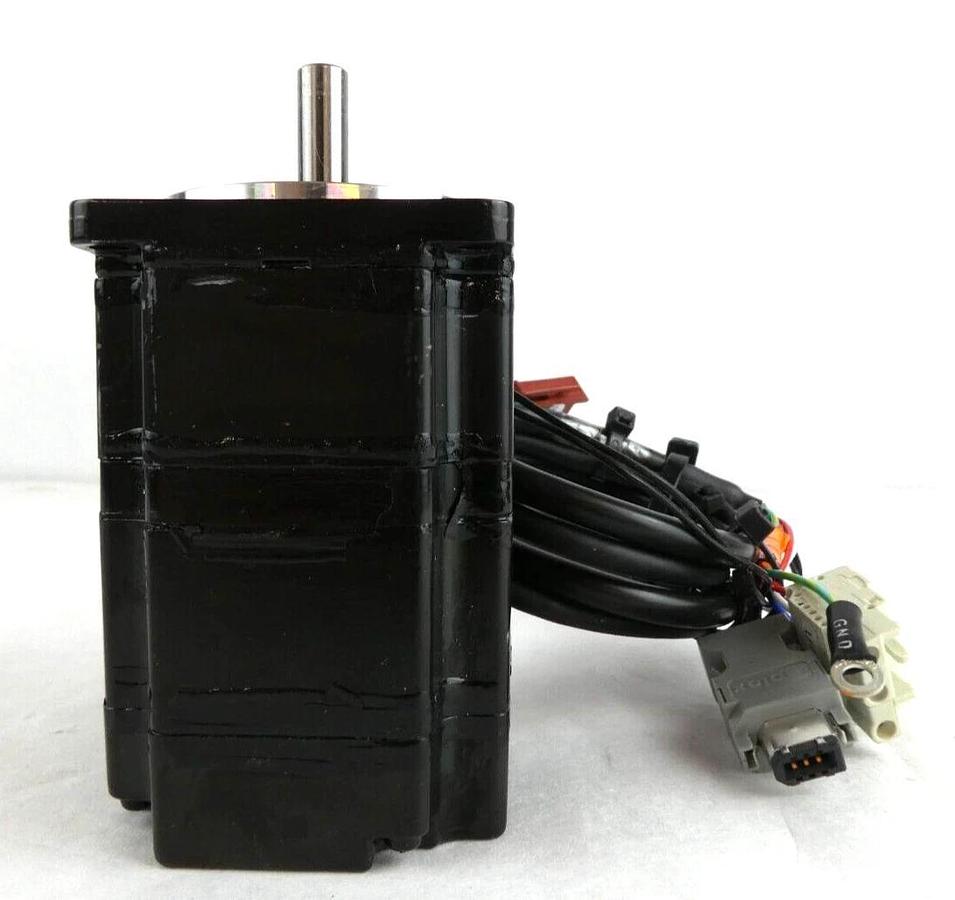 Used Yaskawa Electric SGMPH-01AAE-YA11 AC Servo Motor Reseller Lot of 2 Working