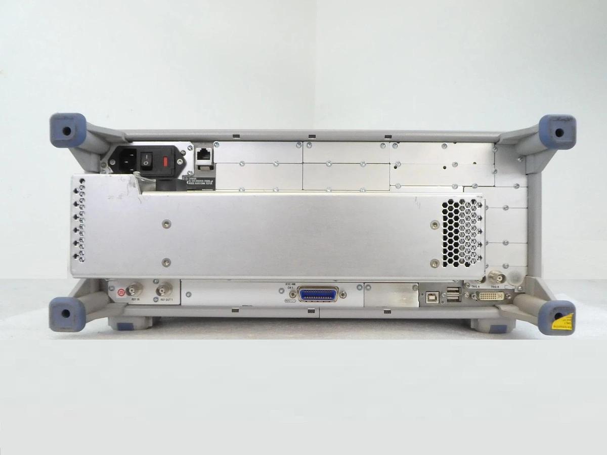Used Rohde & Schwarz 1201.0002K50 Wideband Radio Comm Tester CMW 500 V 3.7 Non-Signal