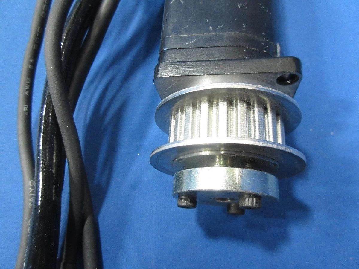 Used Yaskawa SGM-01U312C AC Servo Motor 100W 200V 0.87A r/min 3000 Used Working
