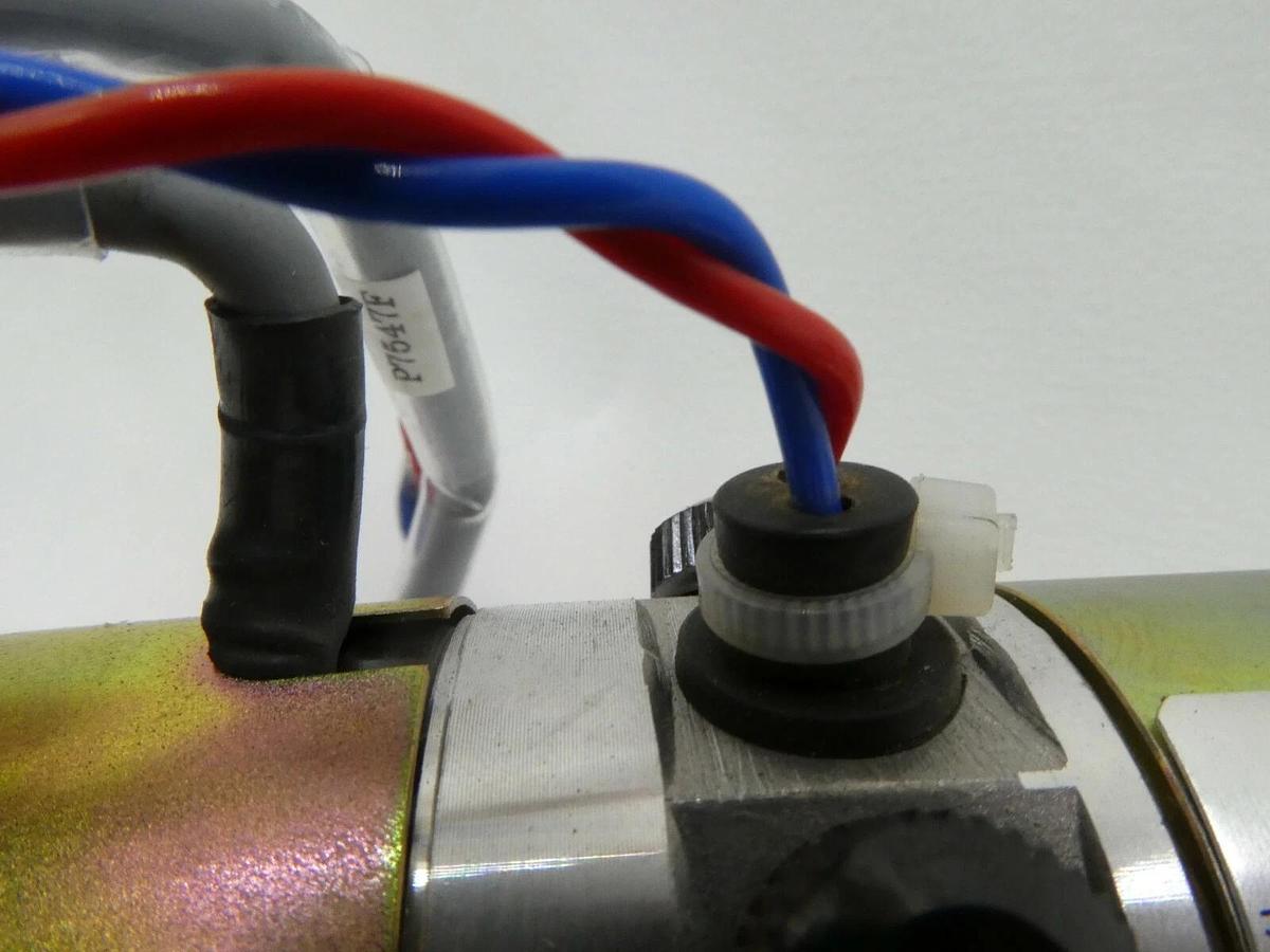Used Yaskawa Electric UTOPI-100MX Minertia Motor UGRMEM-01SNQ72 Nikon NSR Working