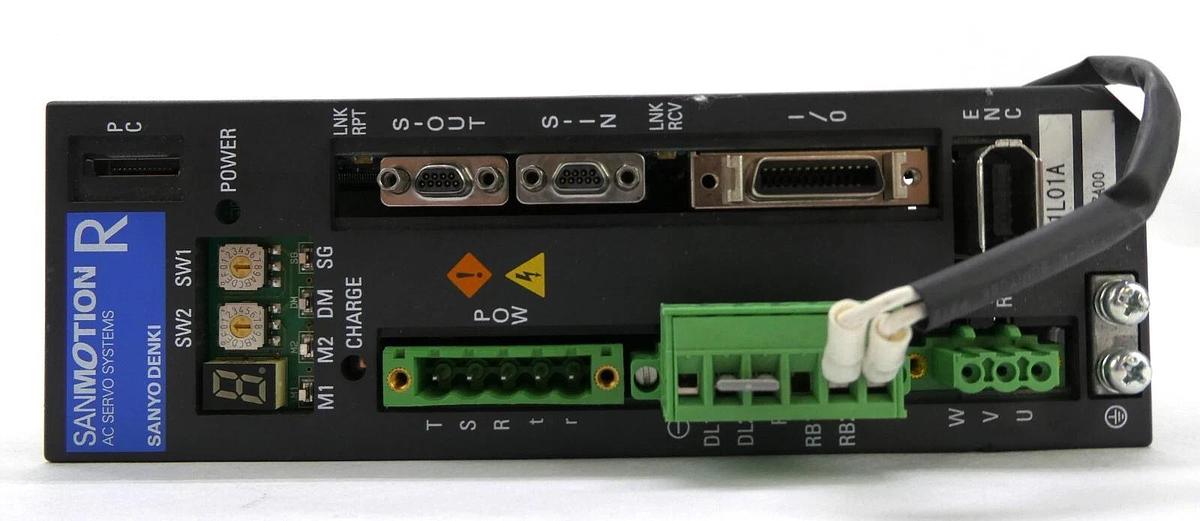 Used Sanyo Denki RS1L01AZA00 AC Servo Amplifier SANMOTION R Working Surplus