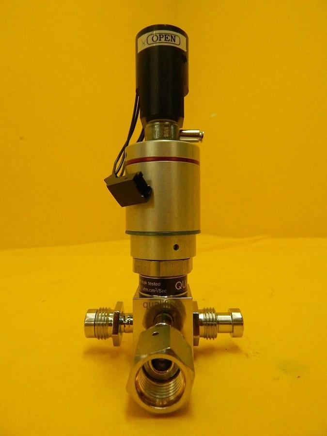 Used Qualiflow F HF Series 4-Way Pneumatic Valve 2x10-9atm.cm3/S?ec Lot of 3 Used