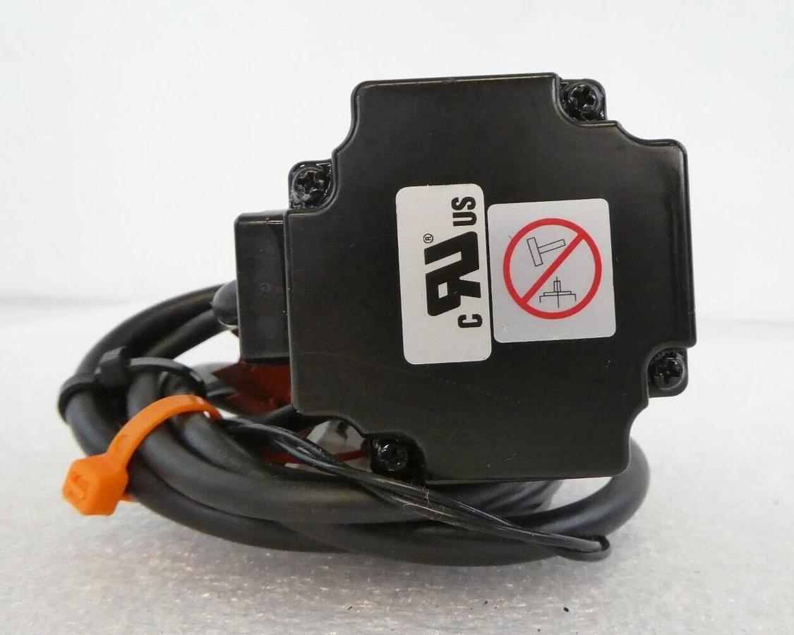 Used Yaskawa Electric SGMPH-01AAE-YA11 AC Servo Motor Reseller Lot of 2 Working