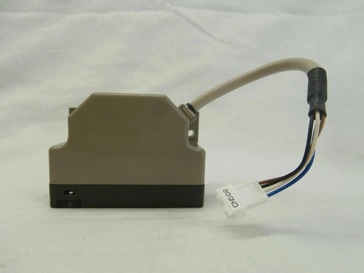 Used Sunx Sensors PX-22 AS Obstacle Detection Sensor Lot of 4 Shinko VHT5-1-1 Used