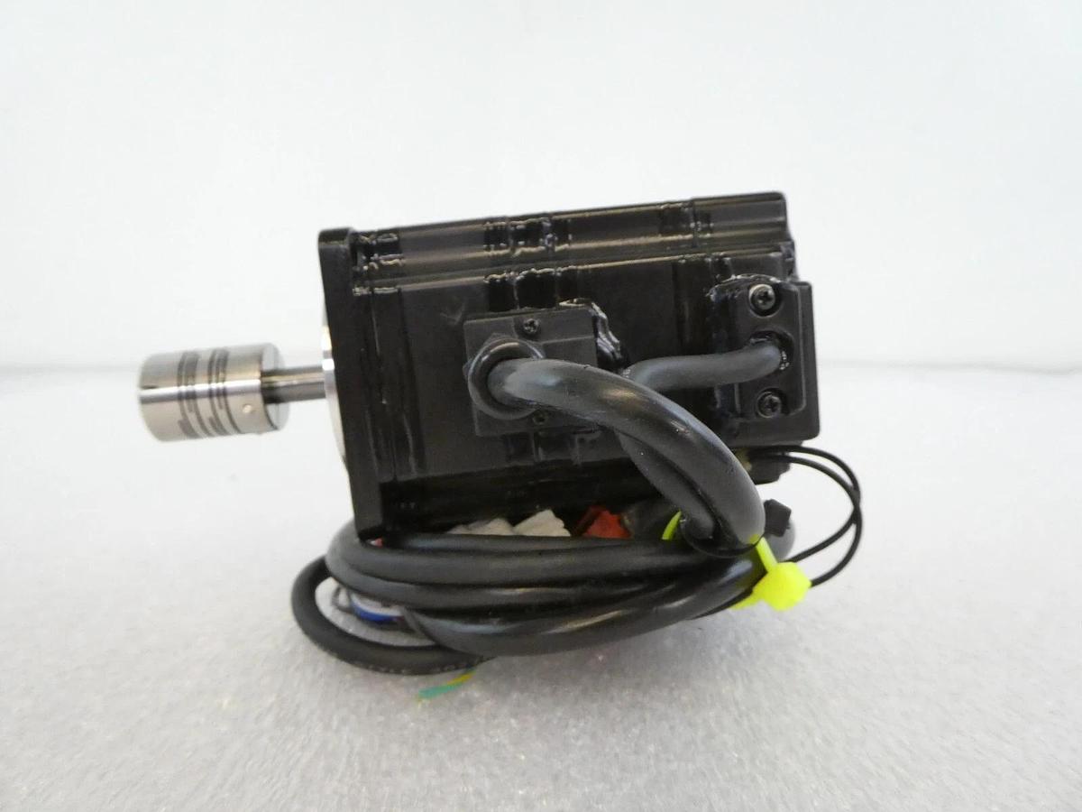 Used Yaskawa Electric SGMPH-01AAE-YA25 AC Servo Motor SIGMA-2 Lot of 2 Working