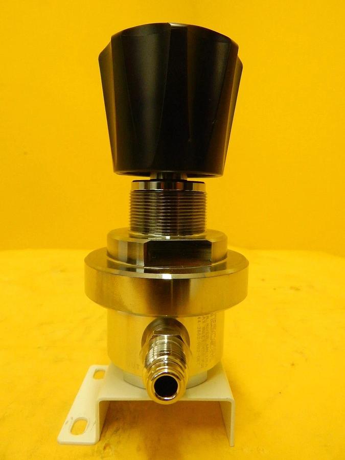 Used Tescom 44-2662-R92-067 Manual Pressure Regulator Lot of 4 Used