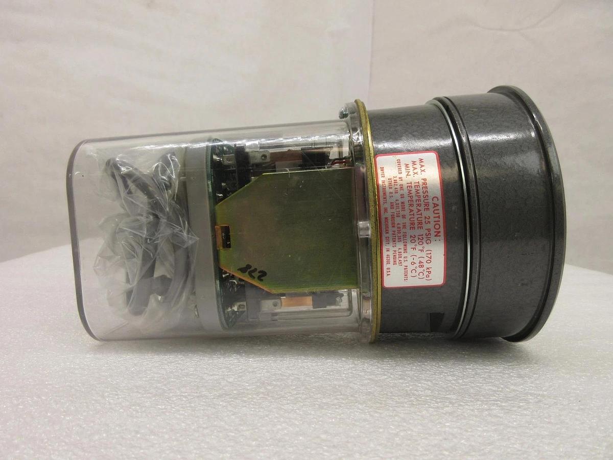 Used Dwyer 3000-00C Photohelic Pressure Switch Gauge 3000 Reseller Lot of 2 Used