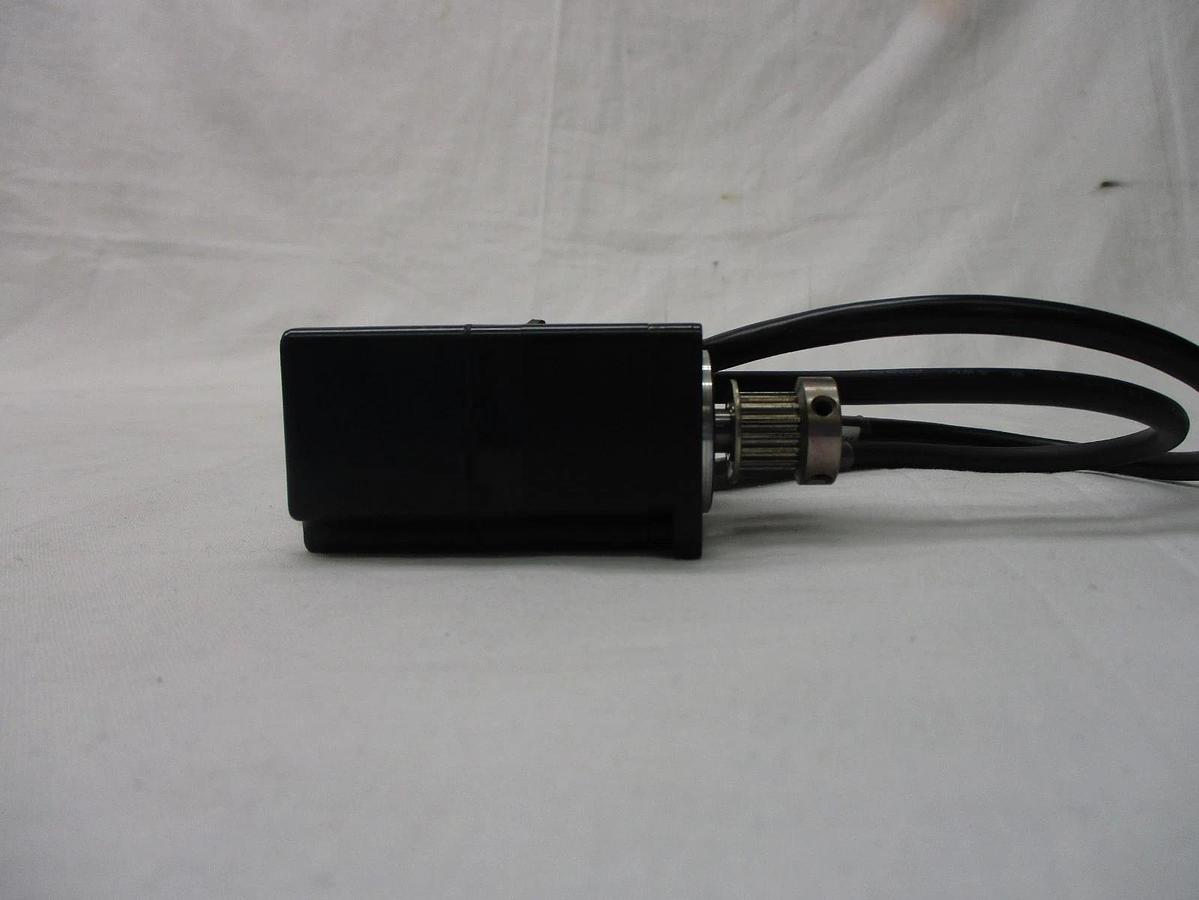 Used Yaskawa SGMAS-A5ABA-TE11 AC Servo Motor TEL Tokyo Electron Lithius Used Working