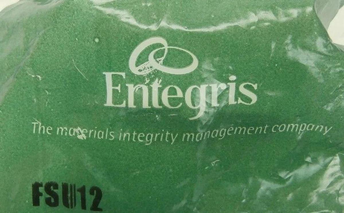 Used Entegris FSU12 NPT Pipe Straight 3/4" FNPT Reseller Lot of 32 New Surplus