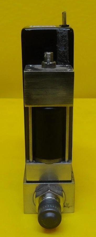 Used Unit Instruments UFC-1020 Mass Flow Controller MFC 100 SCCM SF6 Used Working