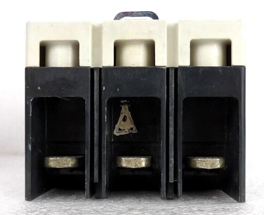 Used Eaton JGE3250NN Industrial Circuit Breaker J250E 69D2551G10 Lot of 4 Working