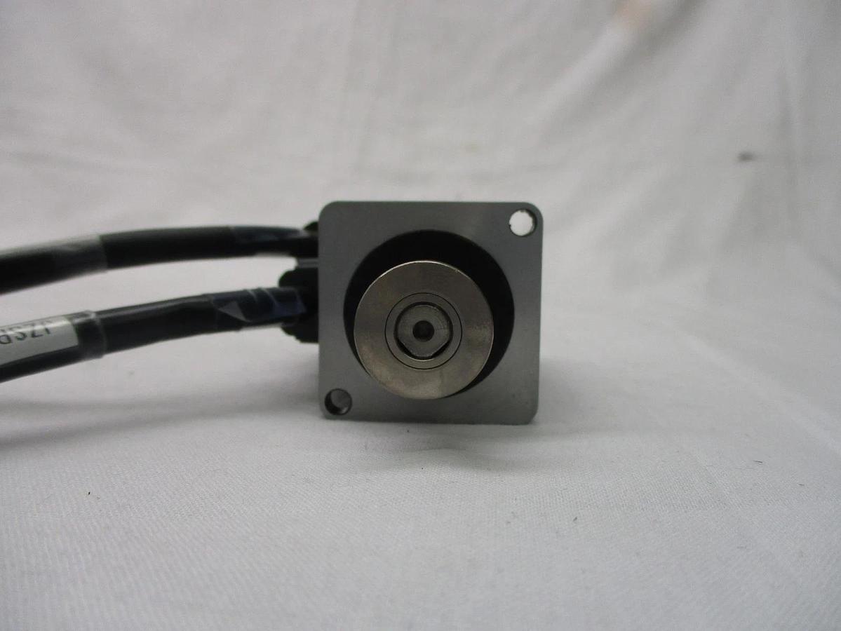 Used Yaskawa SGMAS-A5ABA-TE11 AC Servo Motor TEL Tokyo Electron Lithius Used Working