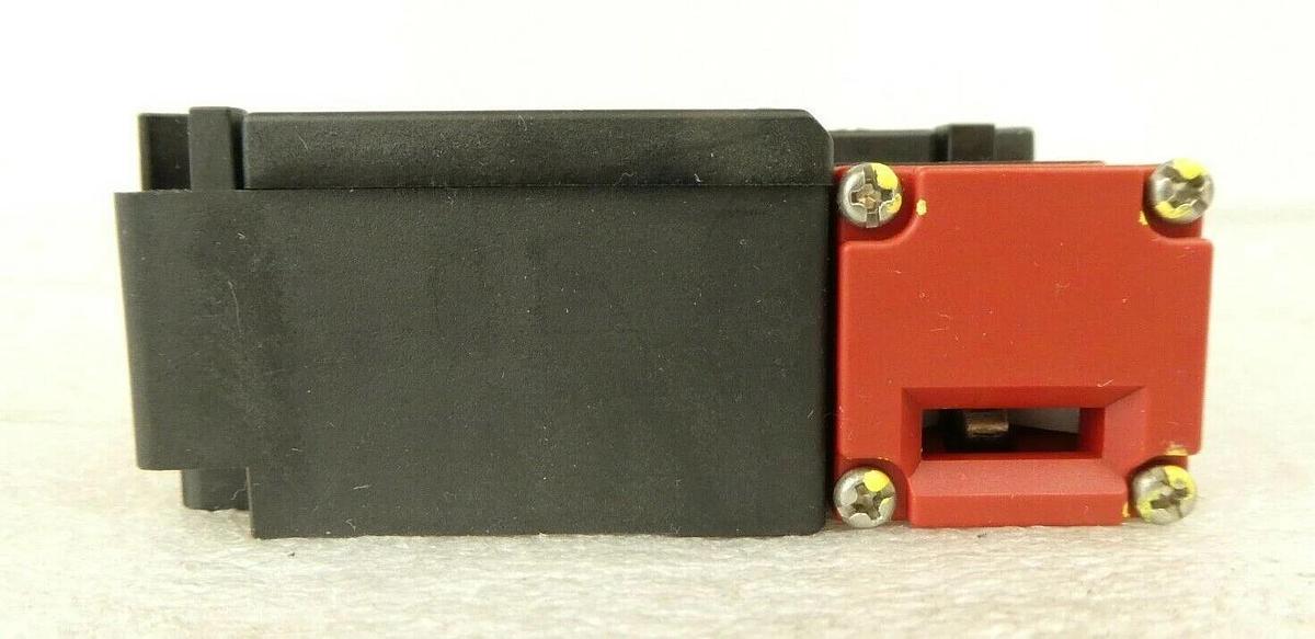 Used Omron D4NL-2GFG-B Automation Safety Switch Lot of 10 Rudolph F30 300mm Working