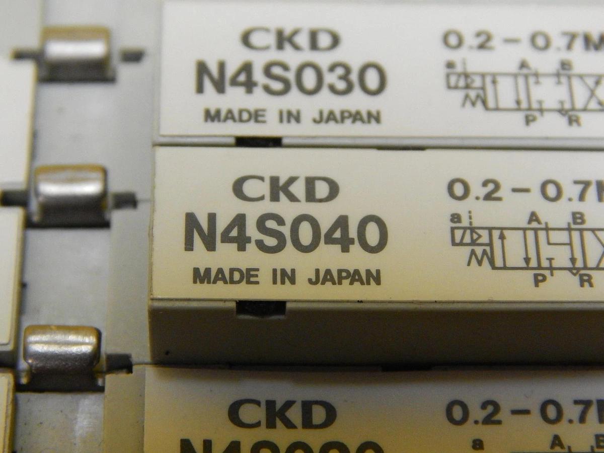 Used Hitachi I-900SRT 5-Port Pneumatic Manifold Door Control Set of 4 CKD Working