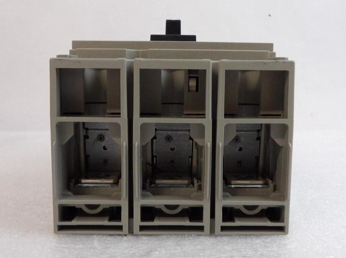 Merlin Gerin NFNF36090 3-Pole Circuit Breaker Compact NS NSF150 N Lot of 8 New