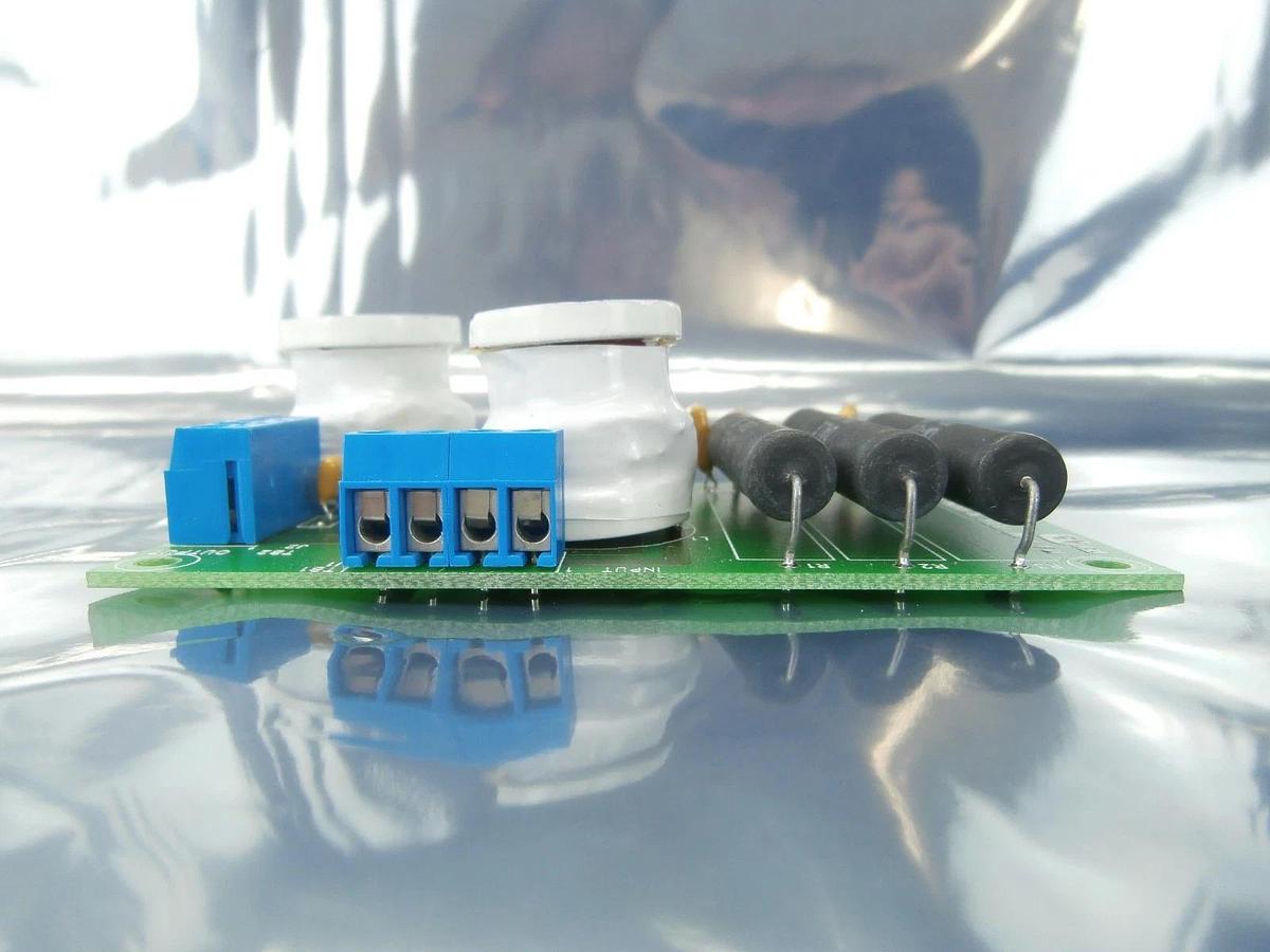 Used KLA Instruments 710-658268-20 Y AMP Filter Board PCB 073-658267-00 2132 Used