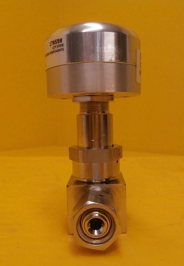 Used Parker Veriflo 44900005-PE High Purity Bellows Valve 4V1-P4K-11AC-SSV-PE Used
