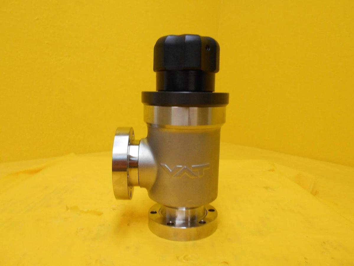 Used VAT 28332-GE01-0002 Manual Right Angle Vacuum Valve UHV Used Working