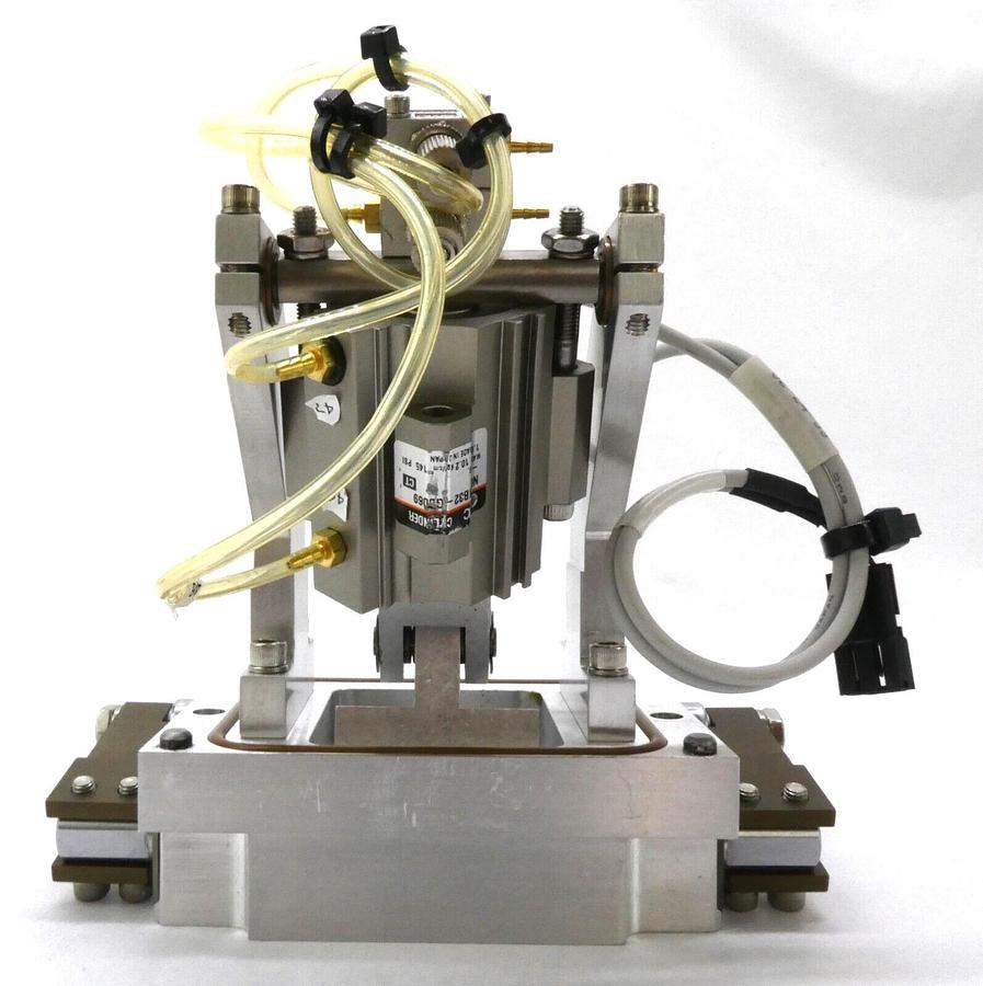 Used AMAT Applied Materials 0240-76511 5000 Cleanroom Slit Valve "S" 520 Chemraz