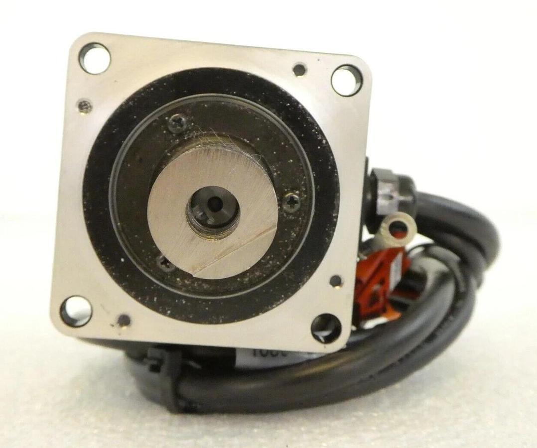 Used Yaskawa Electric SGMPH-01AAE-YA11 AC Servo Motor Reseller Lot of 2 Working