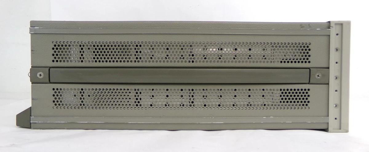Used HP Hewlett-Packard 8662A Synthesized Signal Generator Option 001 Untested As-Is