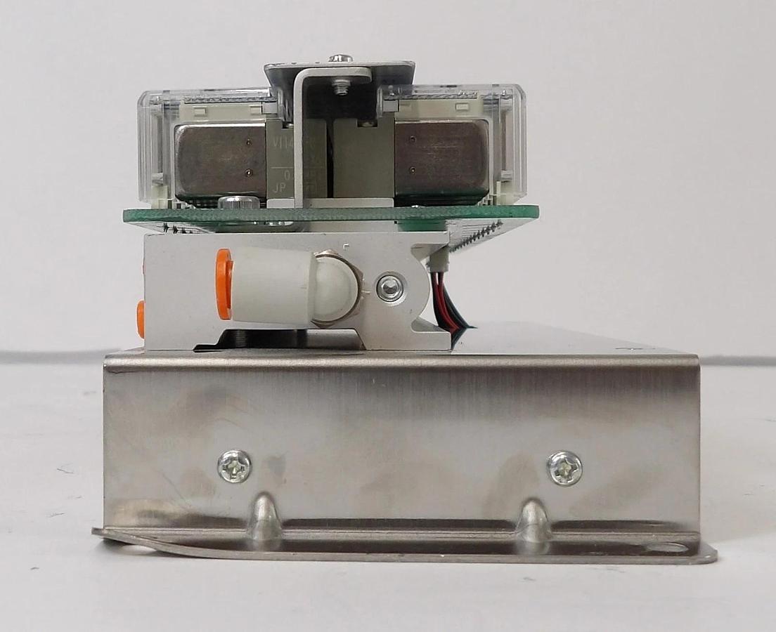 Used SMC VV100-49-X337 16-Port Pneumatic Manifold Working