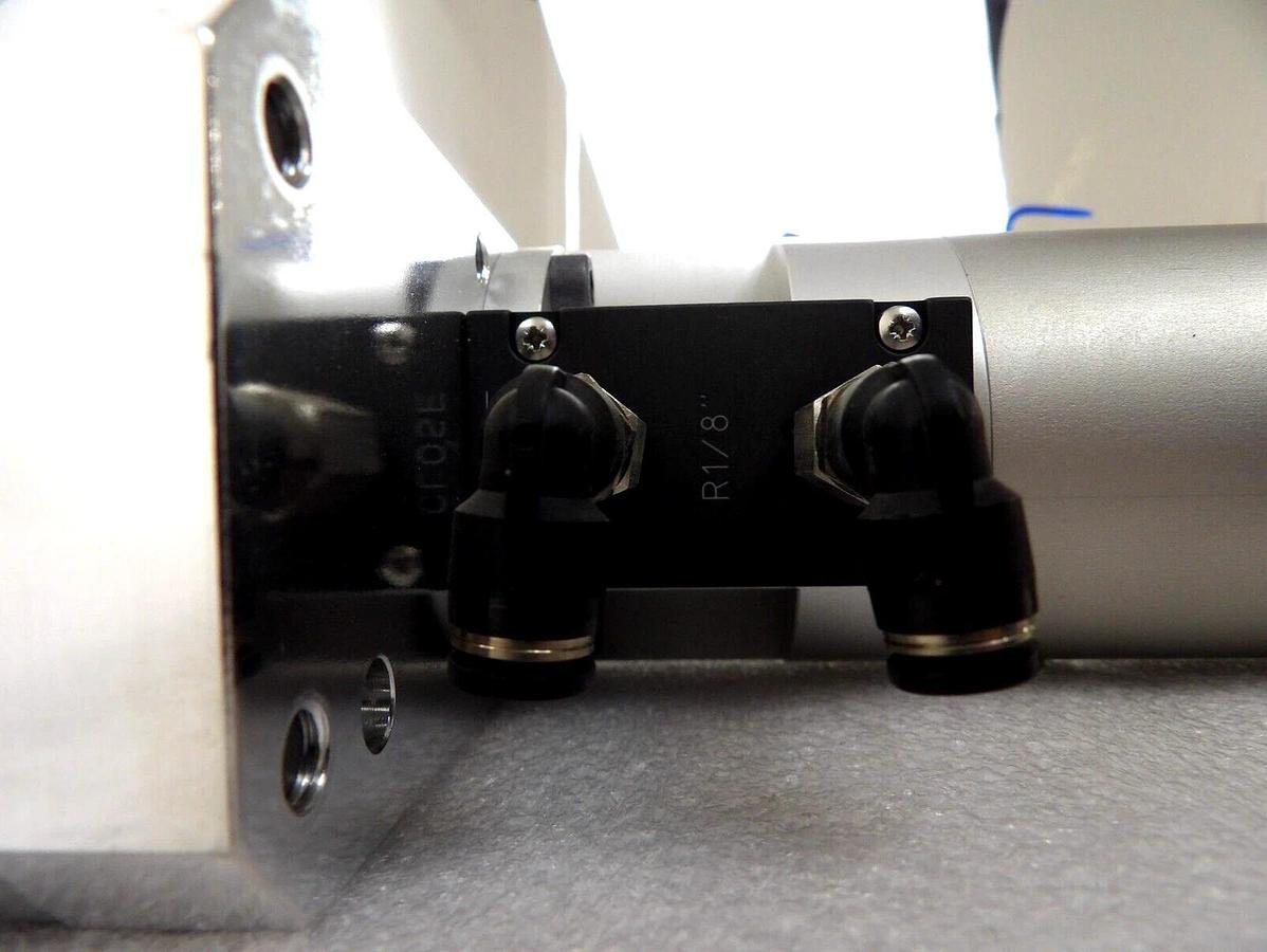Used VAT 15040-PA24-0002 Pneumatic Isolation Gate Valve Series 15.0 w/Adaptor Working