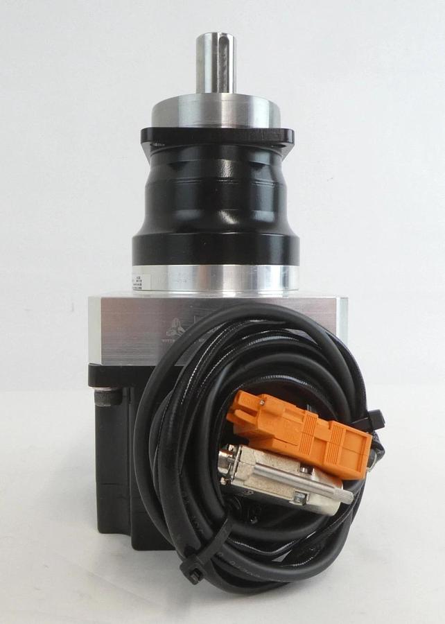 Yaskawa Electric SGM7P-08A7E-YA17 AC Servo Motor YSC-SGM7P-08-005 Working