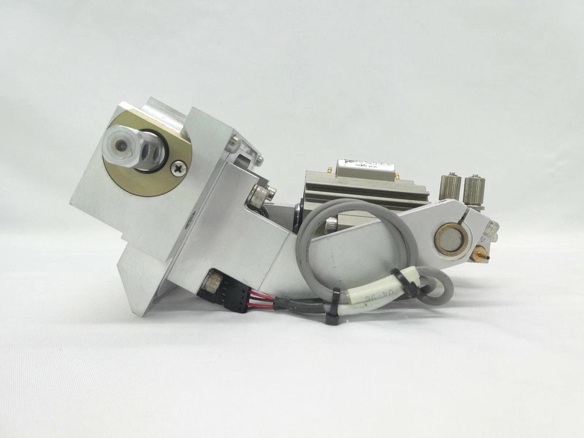 Used AMAT Applied Materials 0240-76513 5000 Cleanroom Slit Valve "H" 520 Chemraz