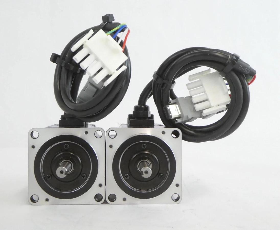 Yaskawa SGMPH-01AAE-YA34 Servo Motor Reseller Lot of 8 New Surplus