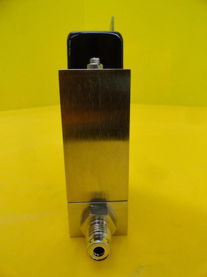 Used UNIT Instruments UFC-1100 Mass Flow Controller 10 SLM O2 Used Working