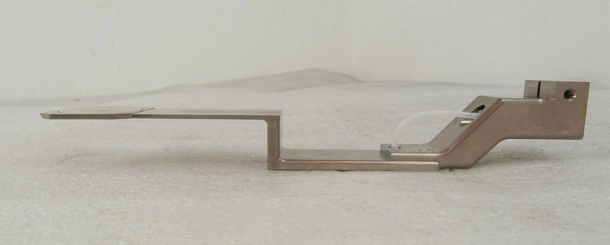 Used Novellus Systems 02-101527-00 200mm Wafer End Effector 16-106462-00 Working
