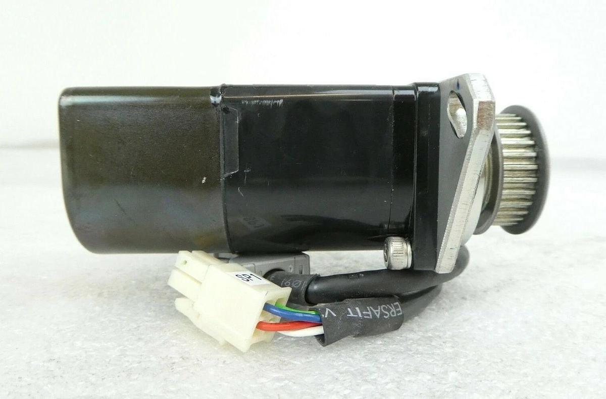 Used Yaskawa Electric SGMAH-A5A1AA1 Reseller Lot of 6 Nikon NSR FX-601F Working Spare