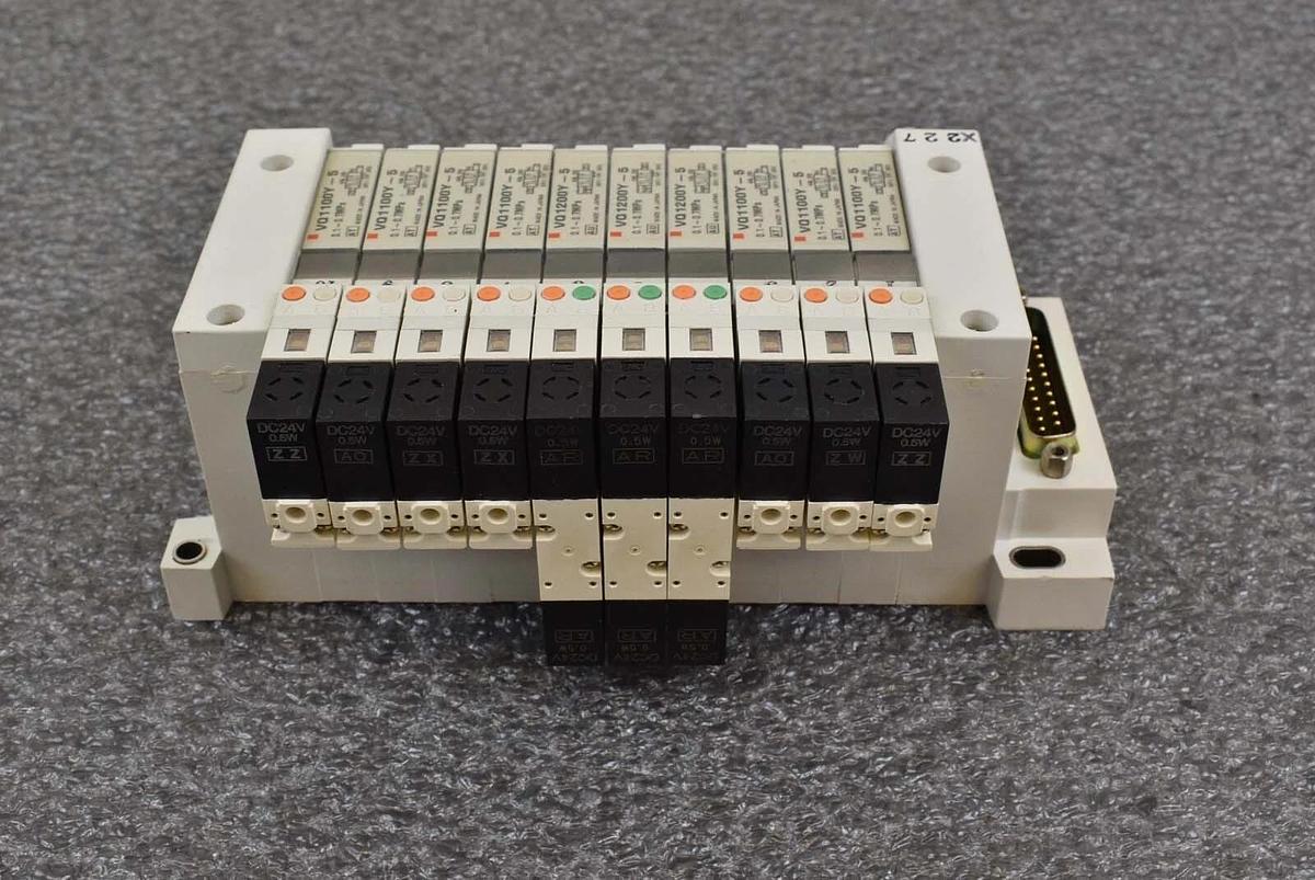 Used SMC VQ1100Y-5 Manifold 10 Solenoid Space