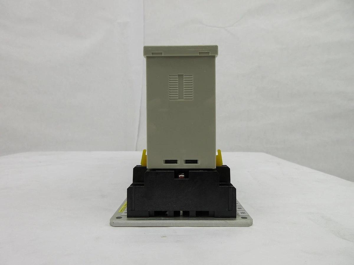 Used Omron E2CA-AL4D-3 Proximity Sensor Amplifier Assembly Set of 6 Nikon NSR Working