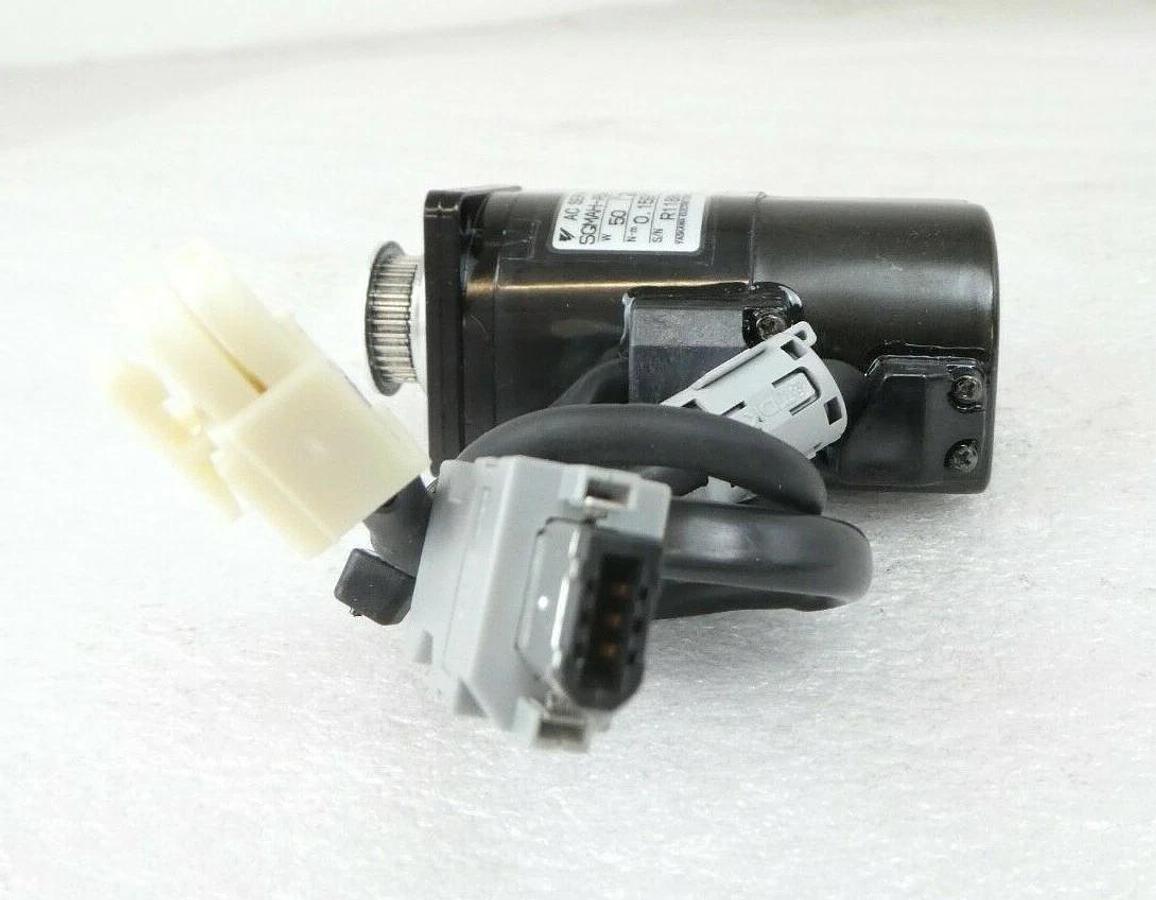 Used Yaskawa Electric SGMAH-A5A1A-YB11 Servo Motor Lot of 2 Nikon NSR FX-601F Working