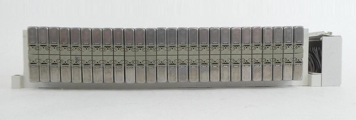 Used SMC VV5Q11-26-DAN60383 26-Port Pneumatic Manifold AMAT 4060-00770 Working Spare
