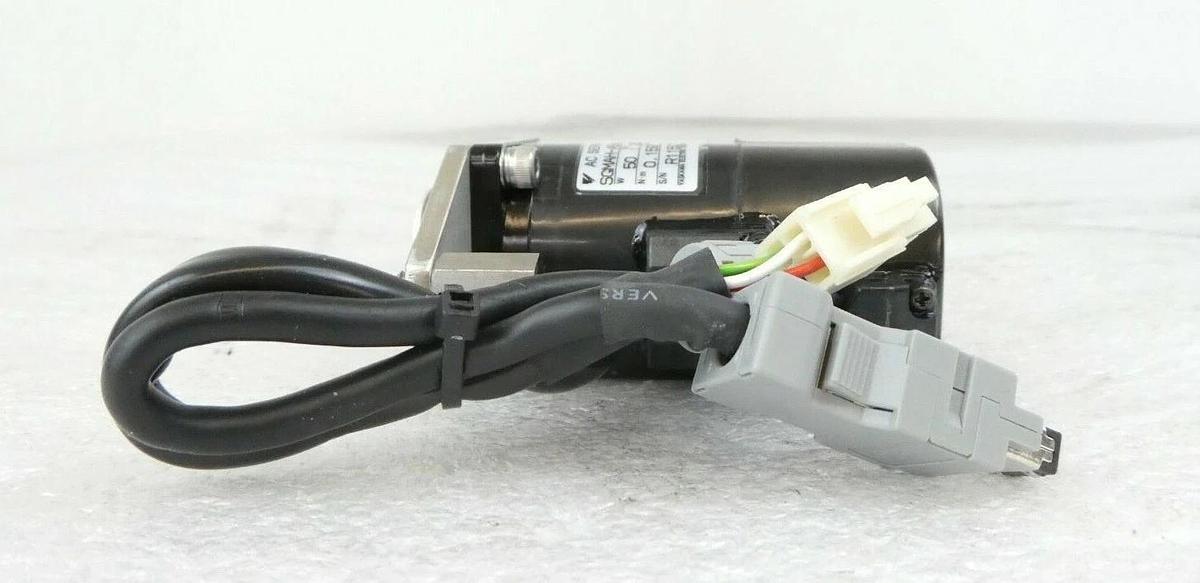 Used Yaskawa Electric SGMAH-A5A1A-YB11 Reseller Lot of 12 Nikon NSR FX-601F Working