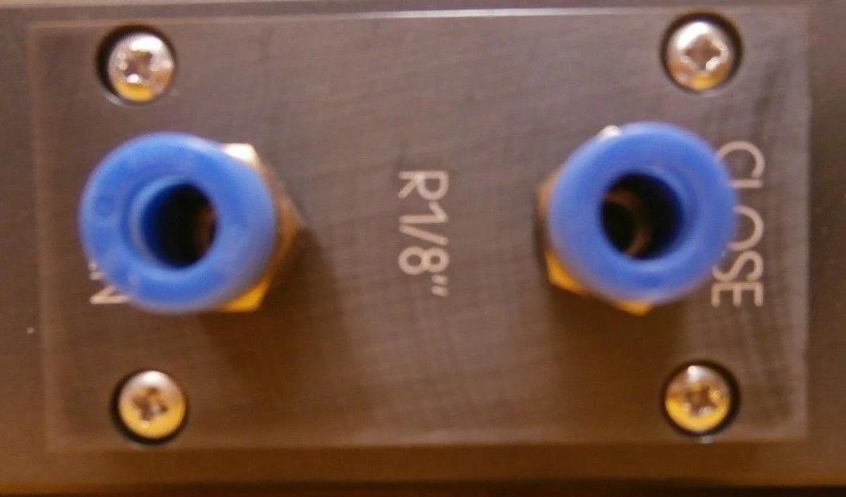 Used VAT 02012-BE24-ABD1 Pneumatic Vacuum Slit Valve Used Working
