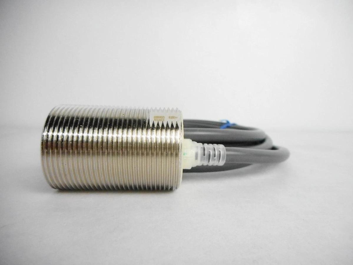 Omron E2E-X1-E1 Inductive Level Sensor E2E ASM 73018-05 Reseller Lot of 26 New
