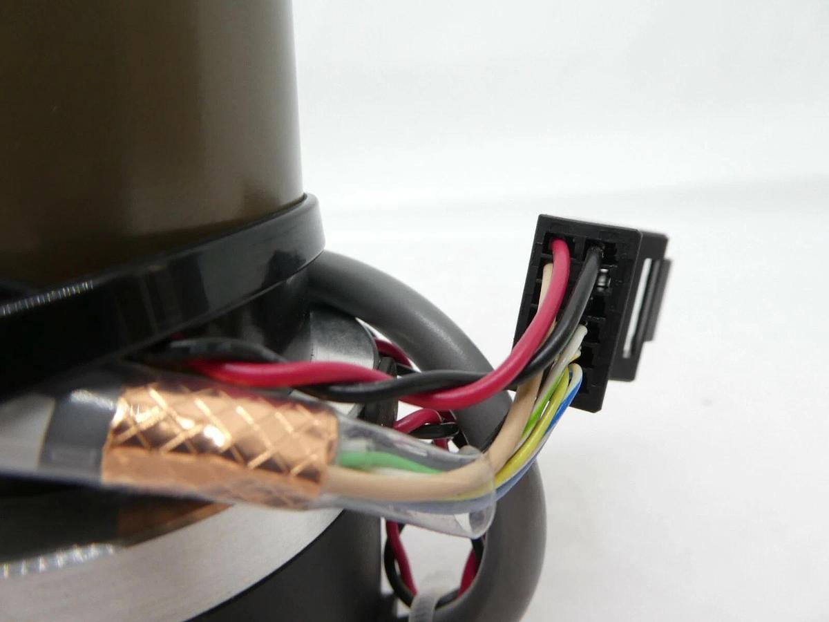 Used Yaskawa UTOPI-100SC Servo Motor QM Series UGQMEM-01SNQ81 Nikon NSR Working
