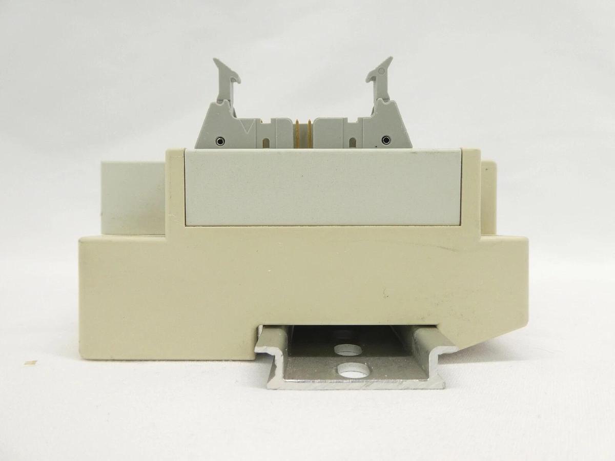 Used SMC 6-Port Pneumatic Manifold SZ3260-5LOZD-C4 SZ3360-5LOZD-C4 Lot of 6 Working
