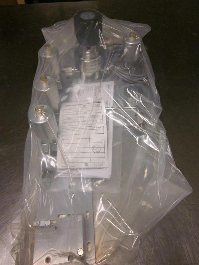 Air Products 214463 2Cyl Manifold AXO-AP1402TSMA-WF6 New Surplus