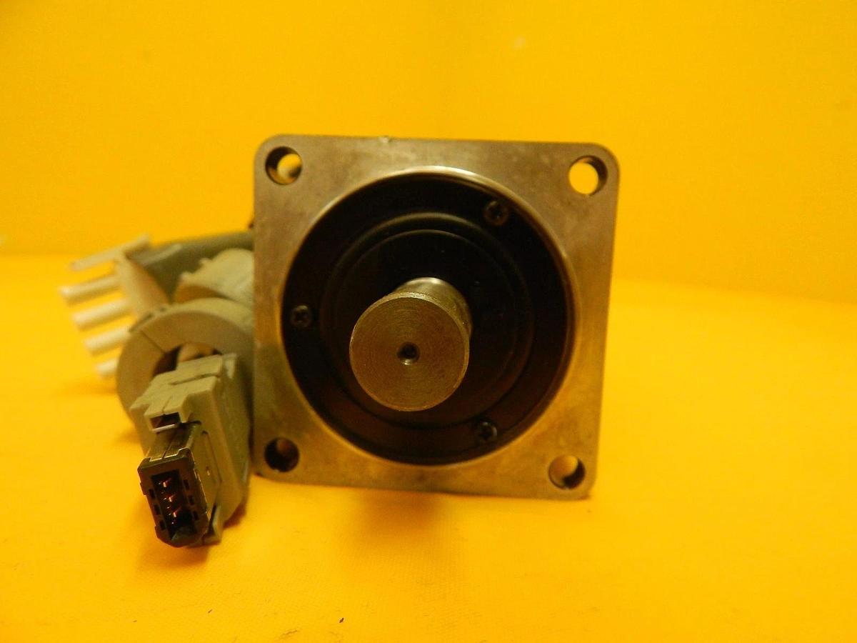 Used Yaskawa SGMAH-04A1A-AD21 AC Servo Motor Used Working
