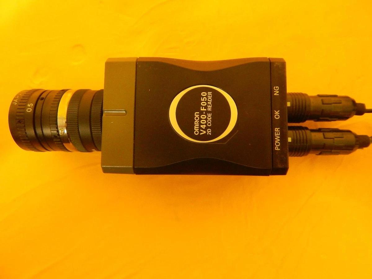 Used Omron V400-F050 2D Code Reader Camera 25mm TV Lens with Cable Used Working