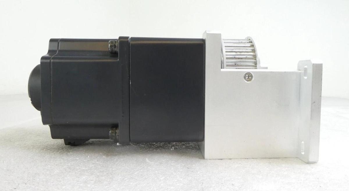 Used Oriental Motor BXM6400-GH-K3 DC Motor W/Gear Head D3846-162 Working Surplus