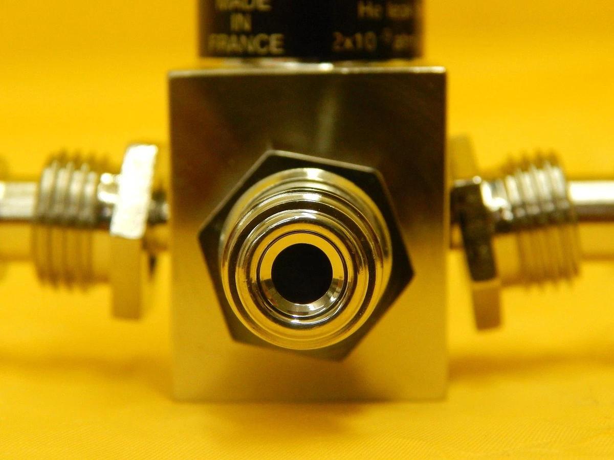 Used Qualiflow 2x10-9atm.cm3/Sec 3-Way Pneumatic Valve Reseller Lot of 5 Used Working