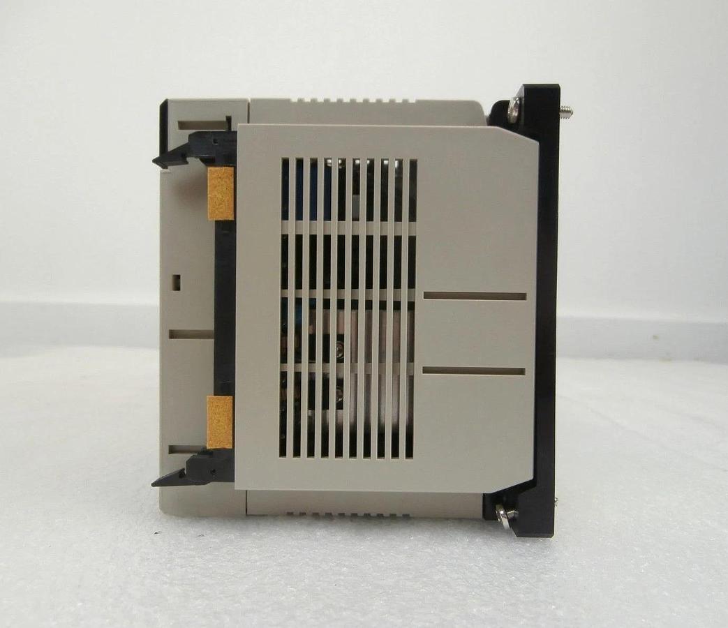 Used Omron SYSMAC C200H Programmable Logic Controller PLC Assembly C200H-CPU02 Used